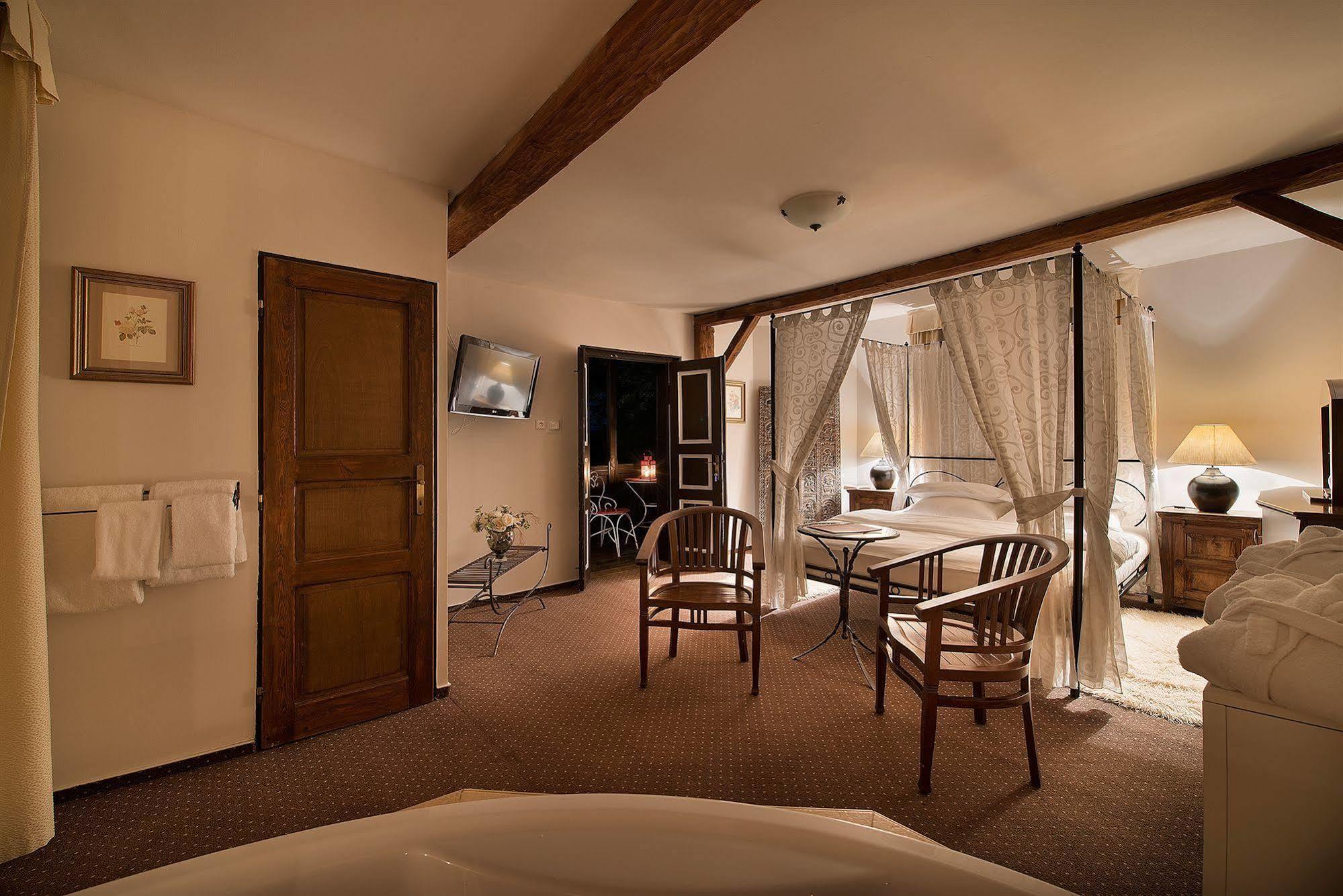 Chateau Loucen Garden Retreat Екстер'єр фото